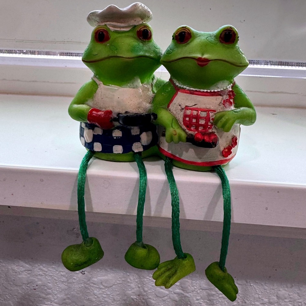Frog Couple Shelf Sitter Figurine Green Chef‎ Cooking Kitchen Decor Rope Legs